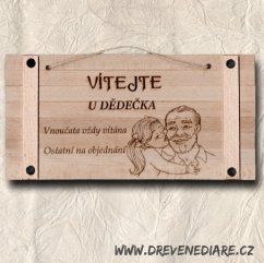 Dřevěná cedule s textem Vítejte u dědečka